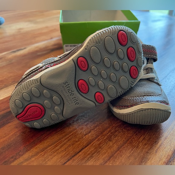 NEW size 5 (toddler) StrideRite brown shoes - Picture 4 of 4